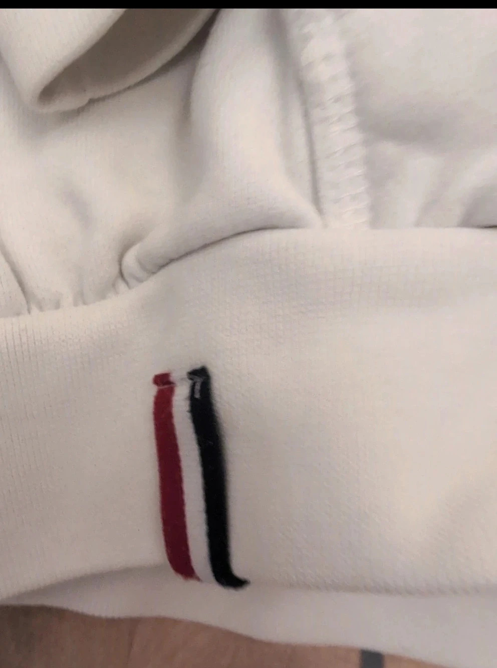 Veste à capuche Le Coq Sportif vintage blanche S – motif sport coloré - Look sportswear Vintage – Le Coq Sportif – taille S / 36 / 8 3