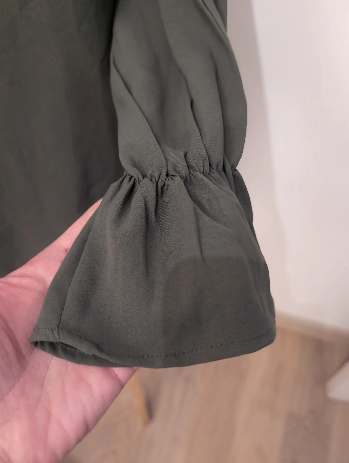 Blouse kaki femme Kooiook T. M – Épaules dénudées – Manches longues - Chic & Tendance – Kooiook – taille M / 38 / 10 5