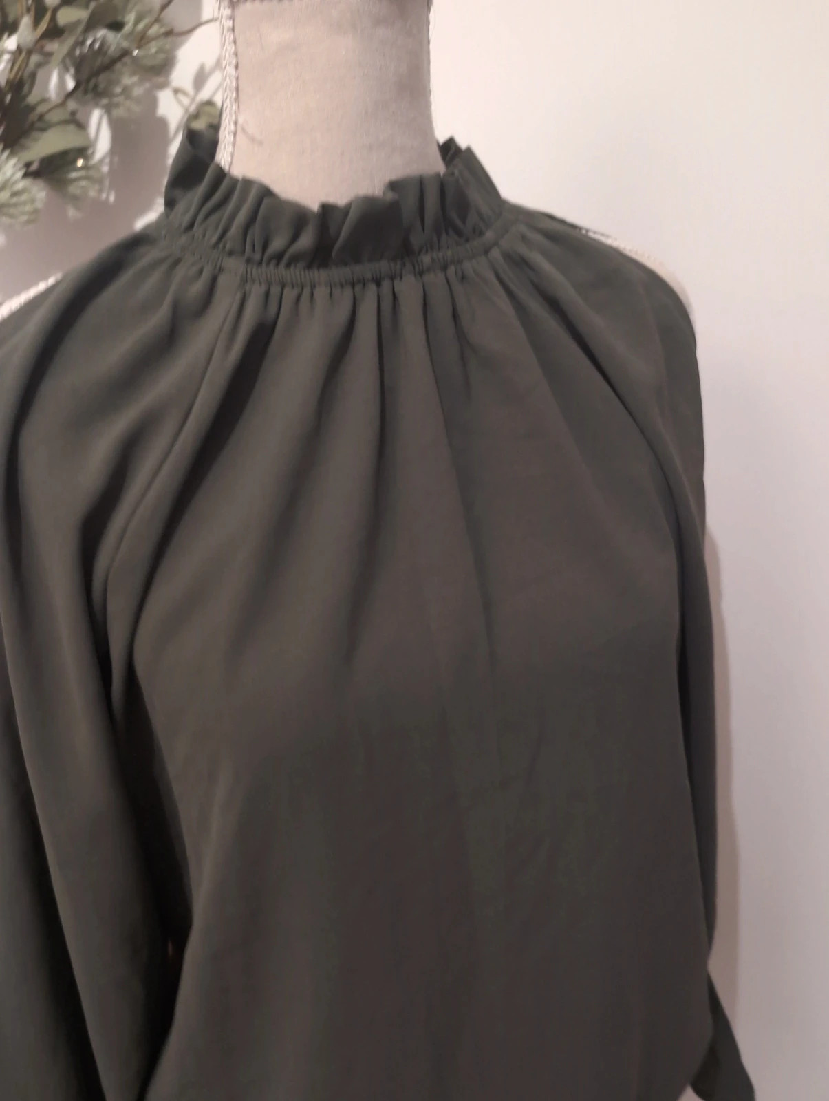Blouse kaki femme Kooiook T. M – Épaules dénudées – Manches longues - Chic & Tendance – Kooiook – taille M / 38 / 10 4