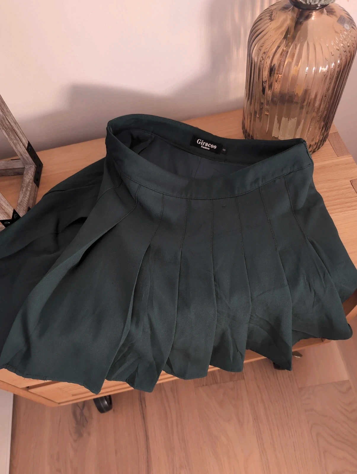 Jupe-short plissée Giracoo – Taille S – Vert sapin / vert foncé Look preppy et tendance – giracoo – taille S / 36 / 8 5