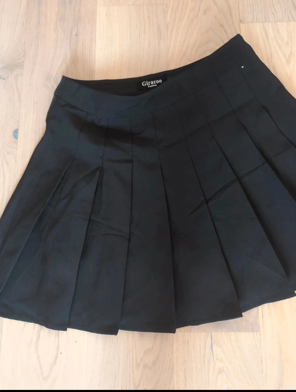 Jupe-short plissée noire Giracoo – Taille S - Look chic preppy