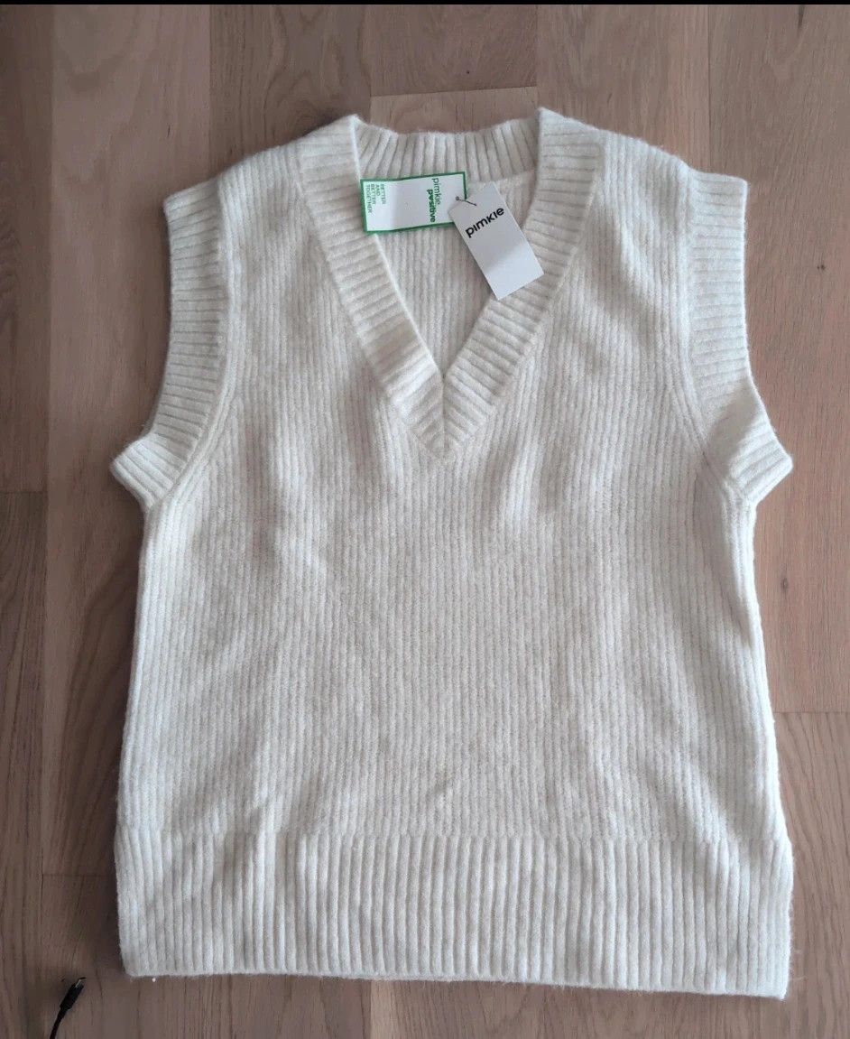 Pull sans manches Pimkie XS écru – maille côtelée – col V Style minimaliste, preppy – Pimkie – taille XS / 34 / 6 3
