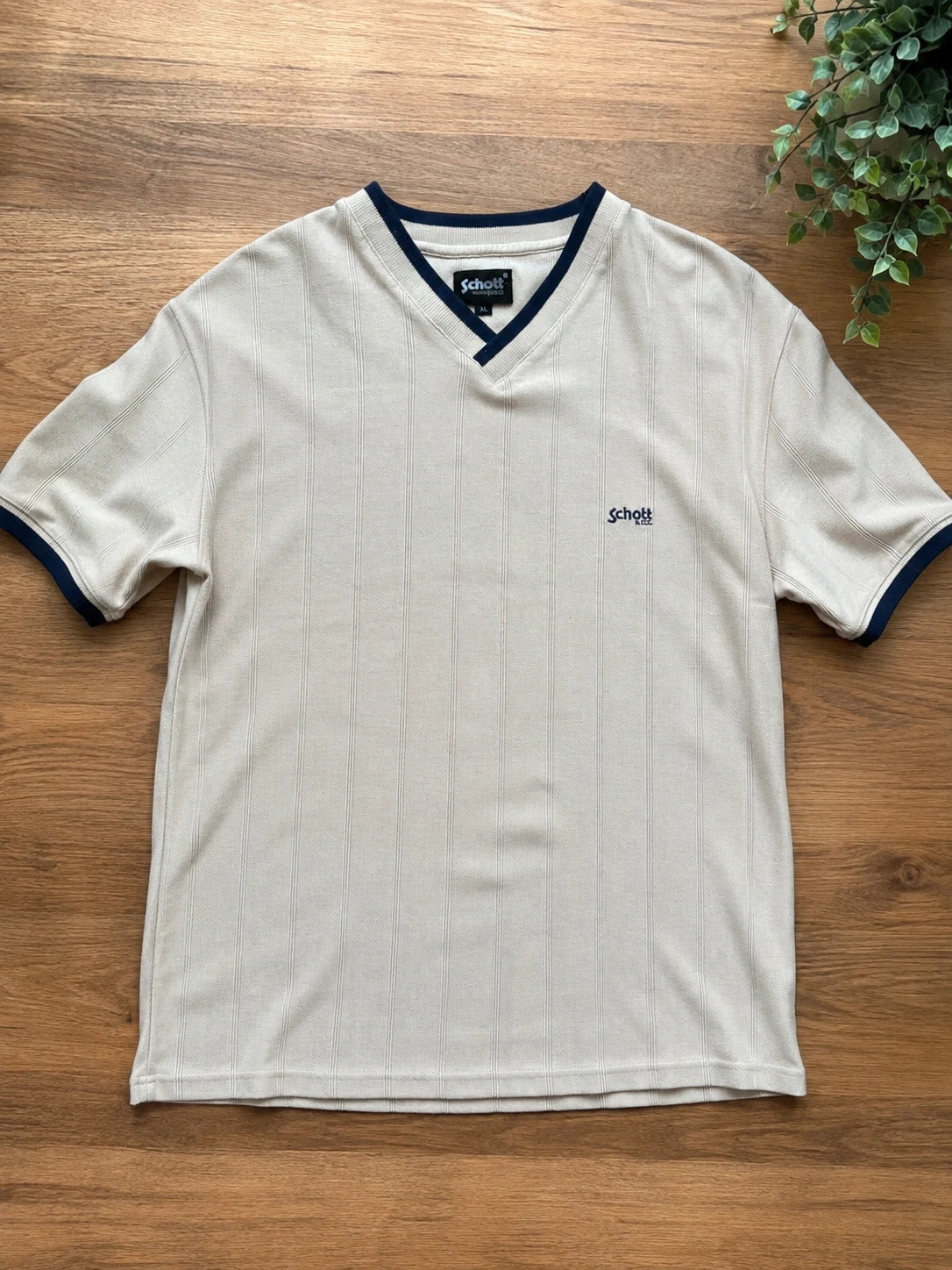 T-shirt vintage Schott NYC côtele blanc/ Marine col V – M - style vintage casual