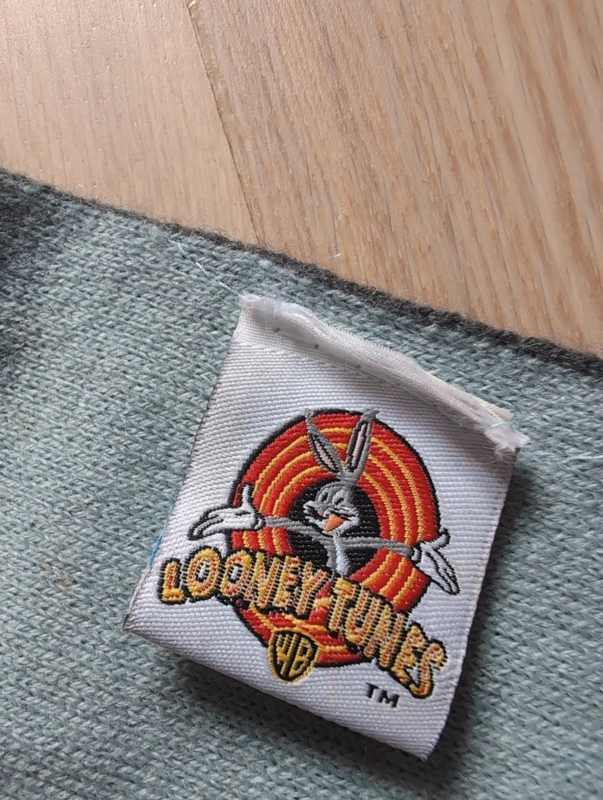 Écharpe enfant Looney Tunes – Taz –gris foncé et gris clair – Looney Tunes 4