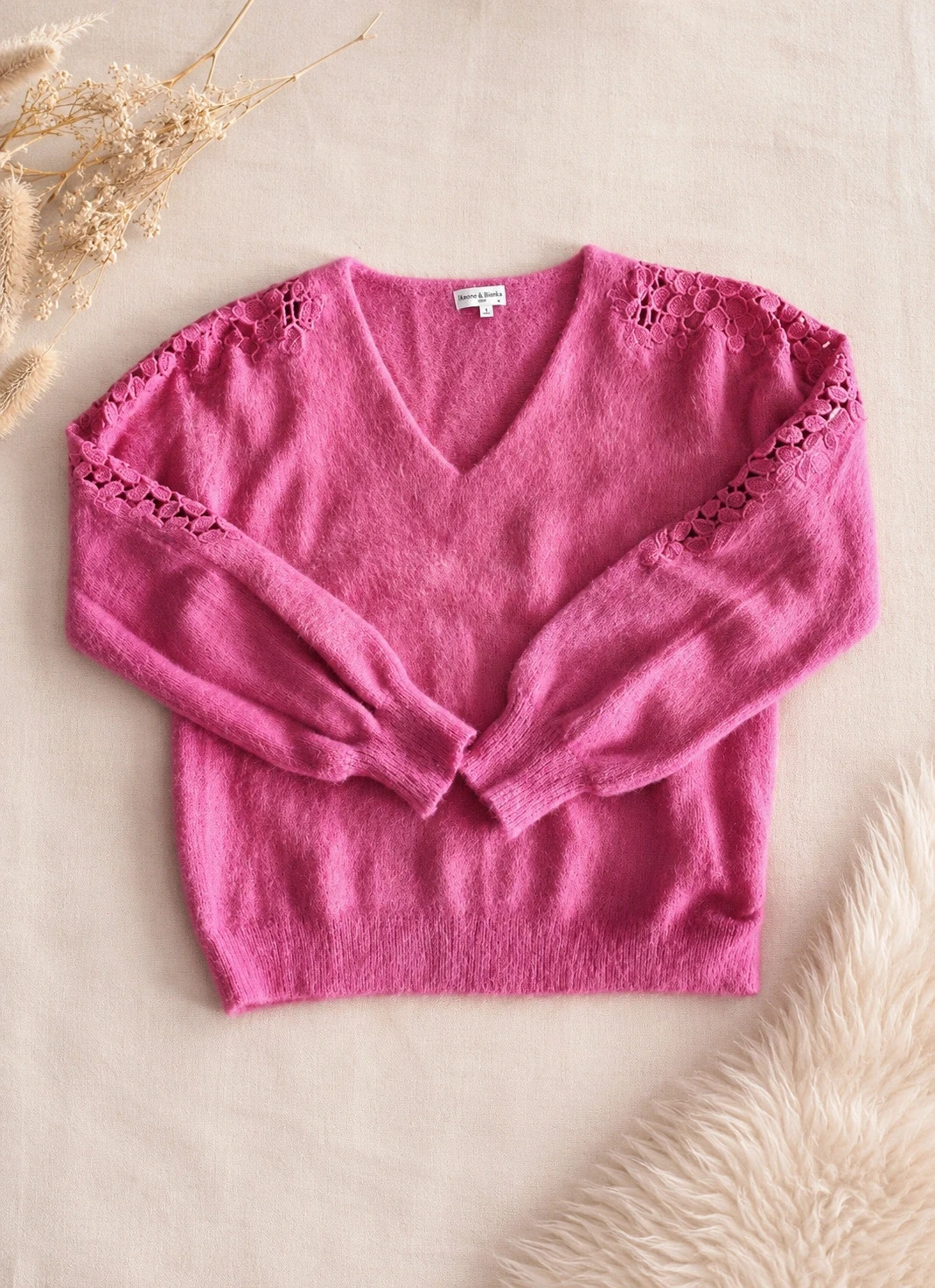 pull hiver fuchsia brodés sur les manches – Ikoone & Bianka – Taille unique - Doux et élégant