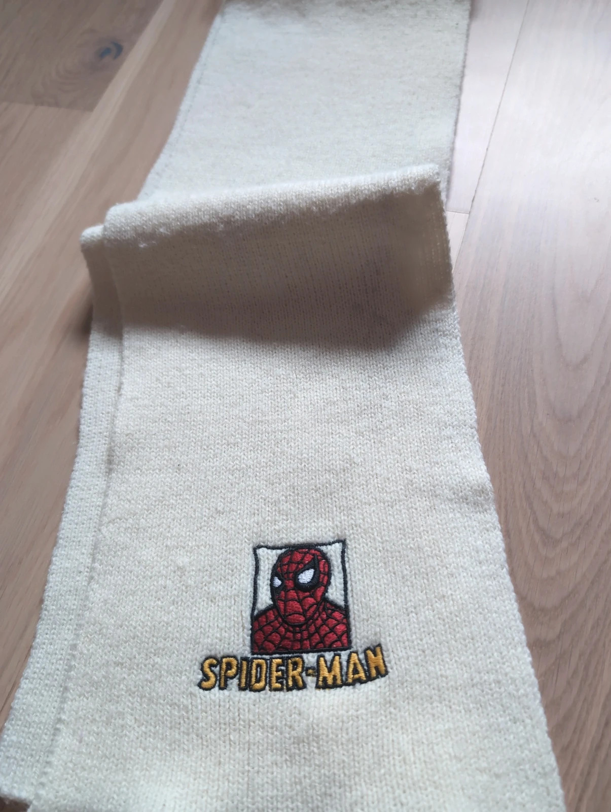 Écharpe Spider-Man enfant – crème – motif brodé