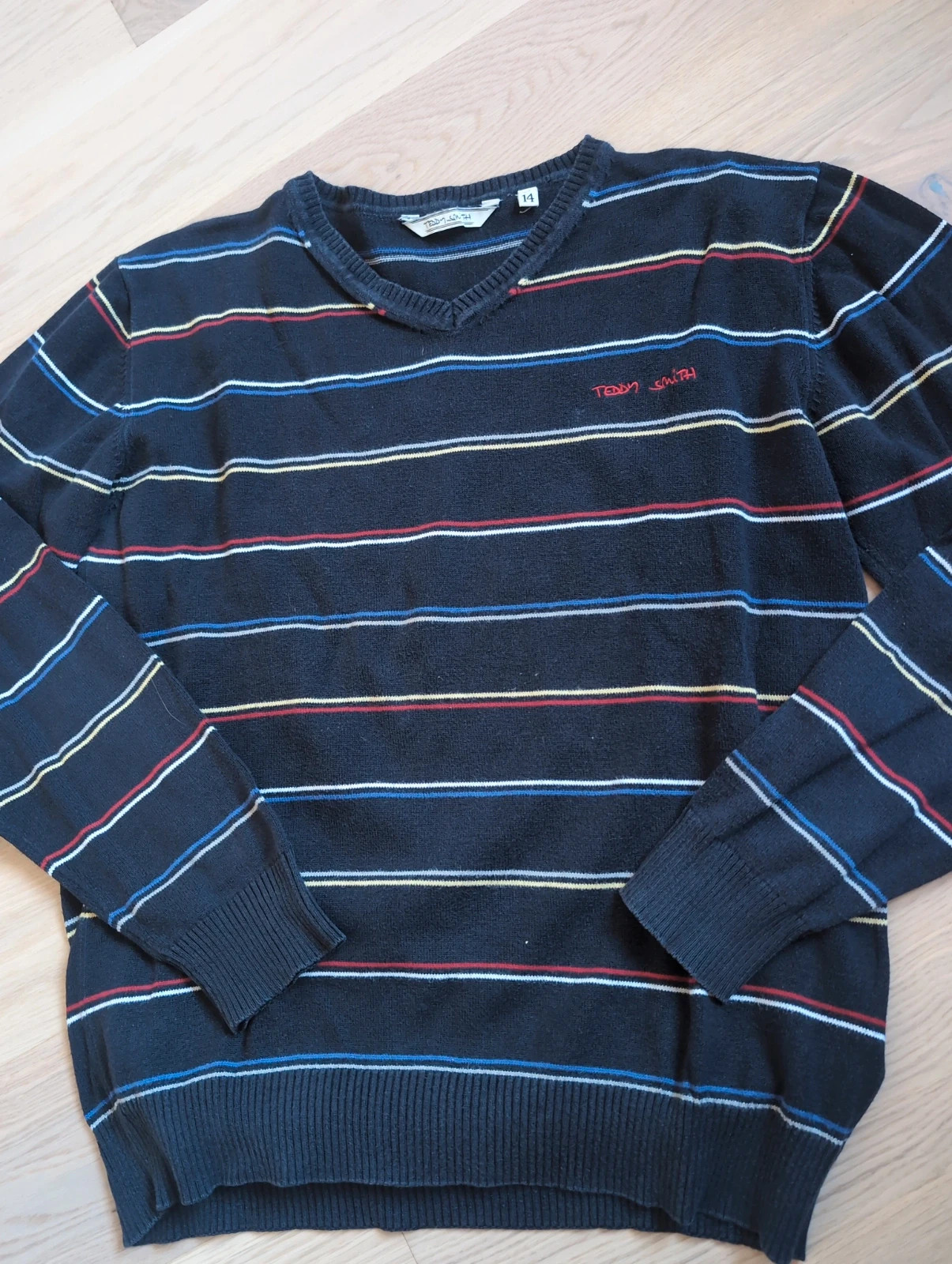 Teddy Smith – Pull garçon noir rayé col V – 14 ans 164 cm – Très bon état
