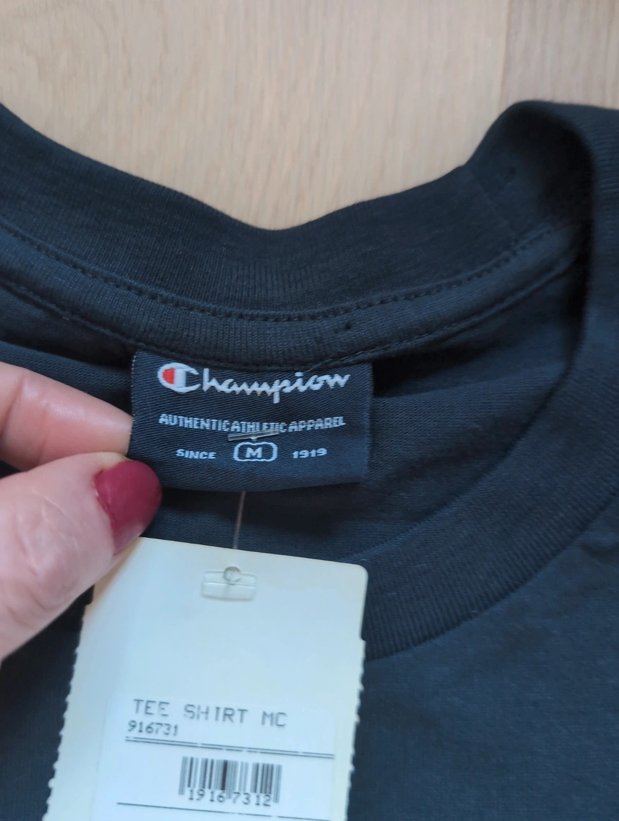 T-shirt Champion Athl. Dept. Bleu marine – Taille M – style streetwear – Champion – taille M 3
