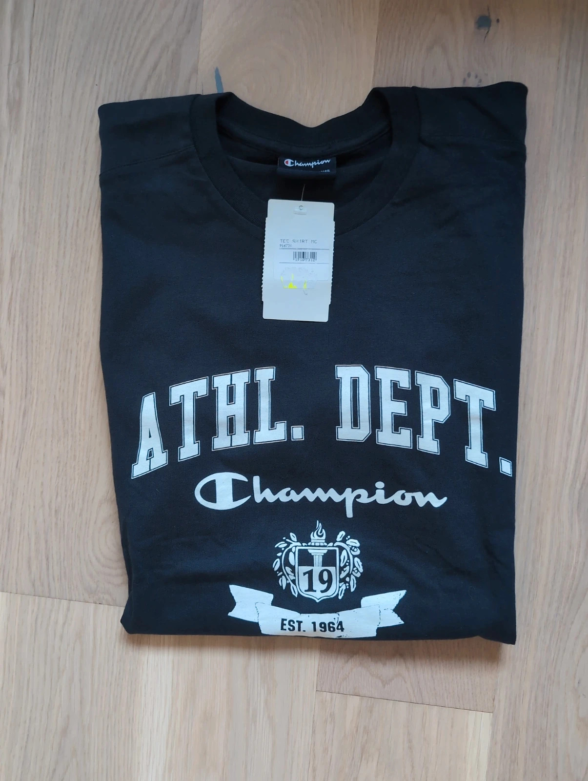 T-shirt Champion Athl. Dept. Bleu marine – Taille M – style streetwear – Champion – taille M 5