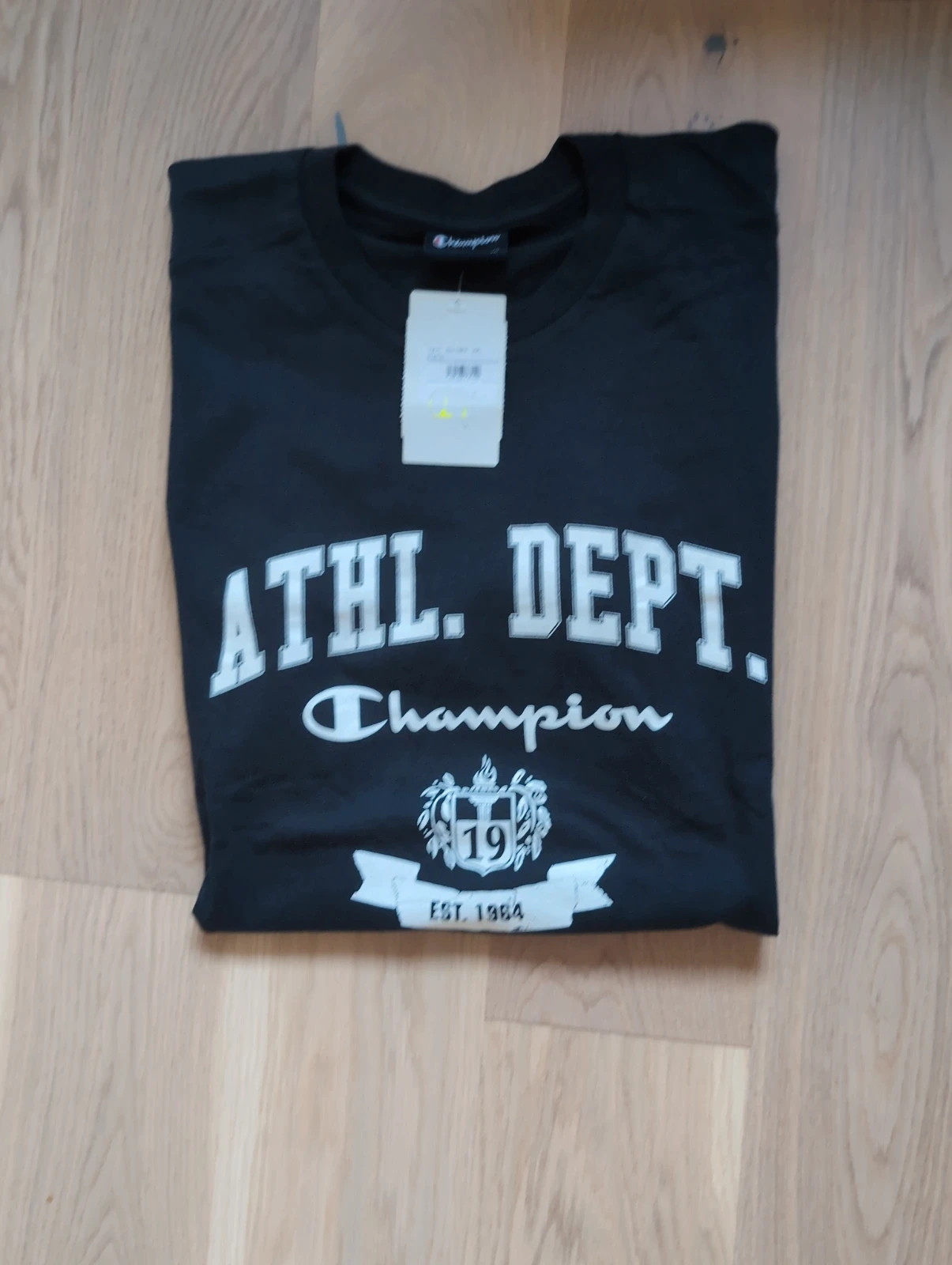 T-shirt Champion Athl. Dept. Bleu marine – Taille M – style streetwear – Champion – taille M 4