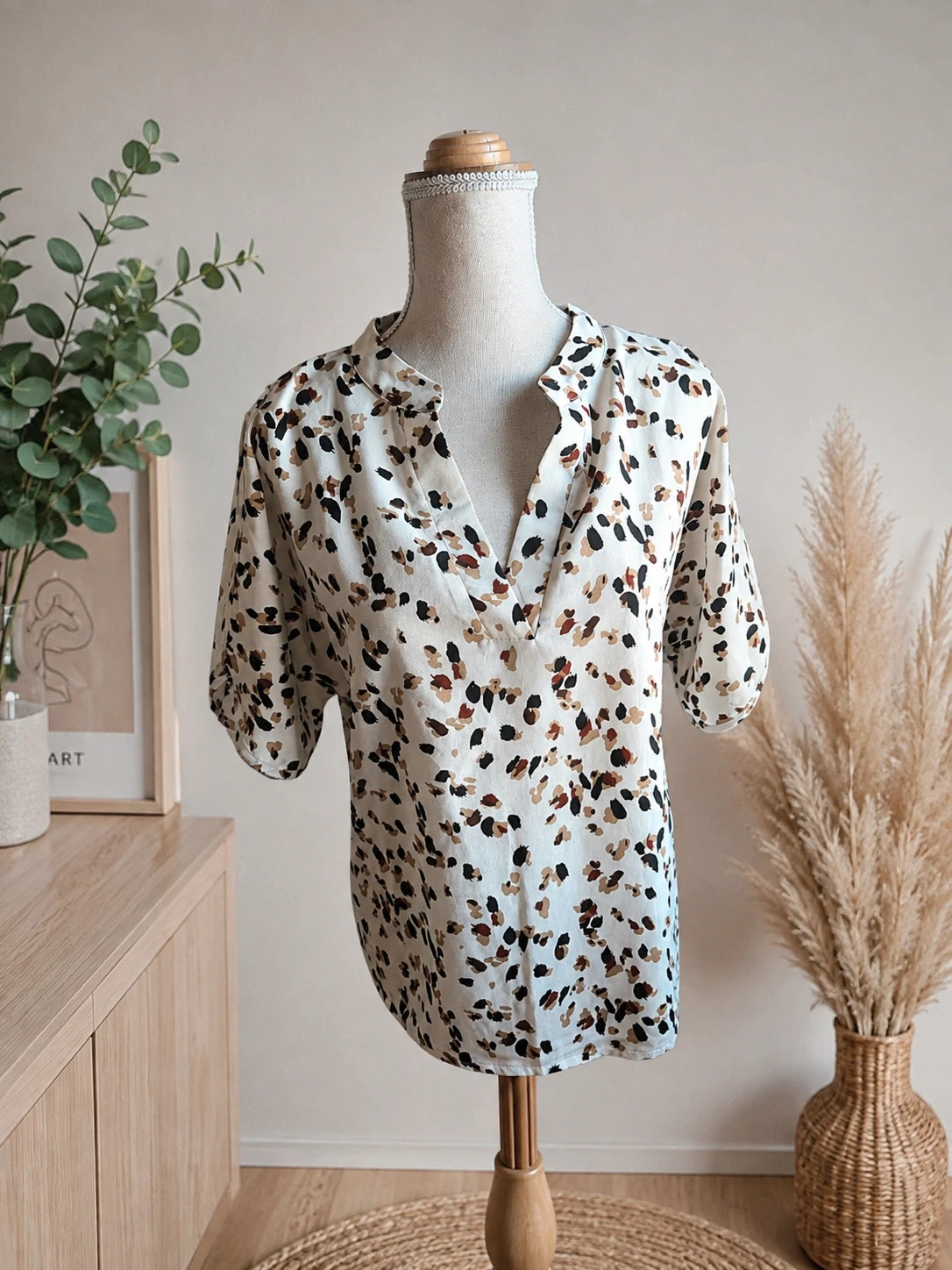 Blouse fluide imprimé léopard col V – manches courtes - Taille M Style casual chic et tendance