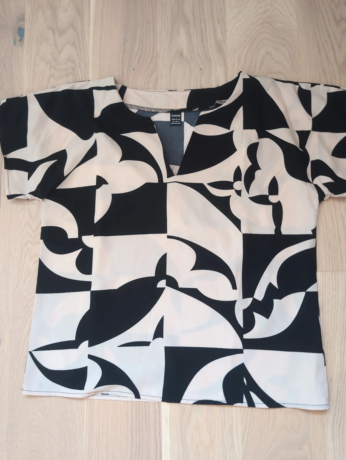 Blouse femme beige noir imprimé graphique – col V – fluide - Taille M casual chic – Shein – taille M / 38 / 10 5