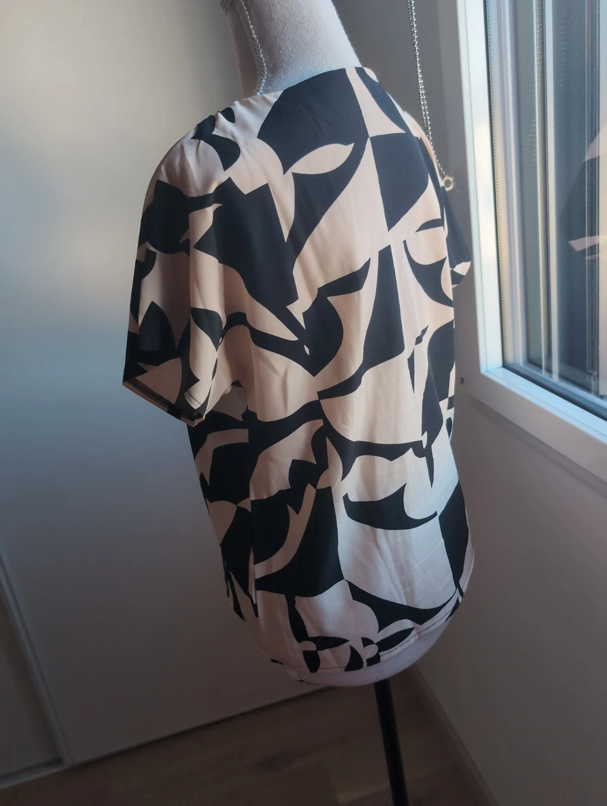 Blouse femme beige noir imprimé graphique – col V – fluide - Taille M casual chic – Shein – taille M / 38 / 10 3