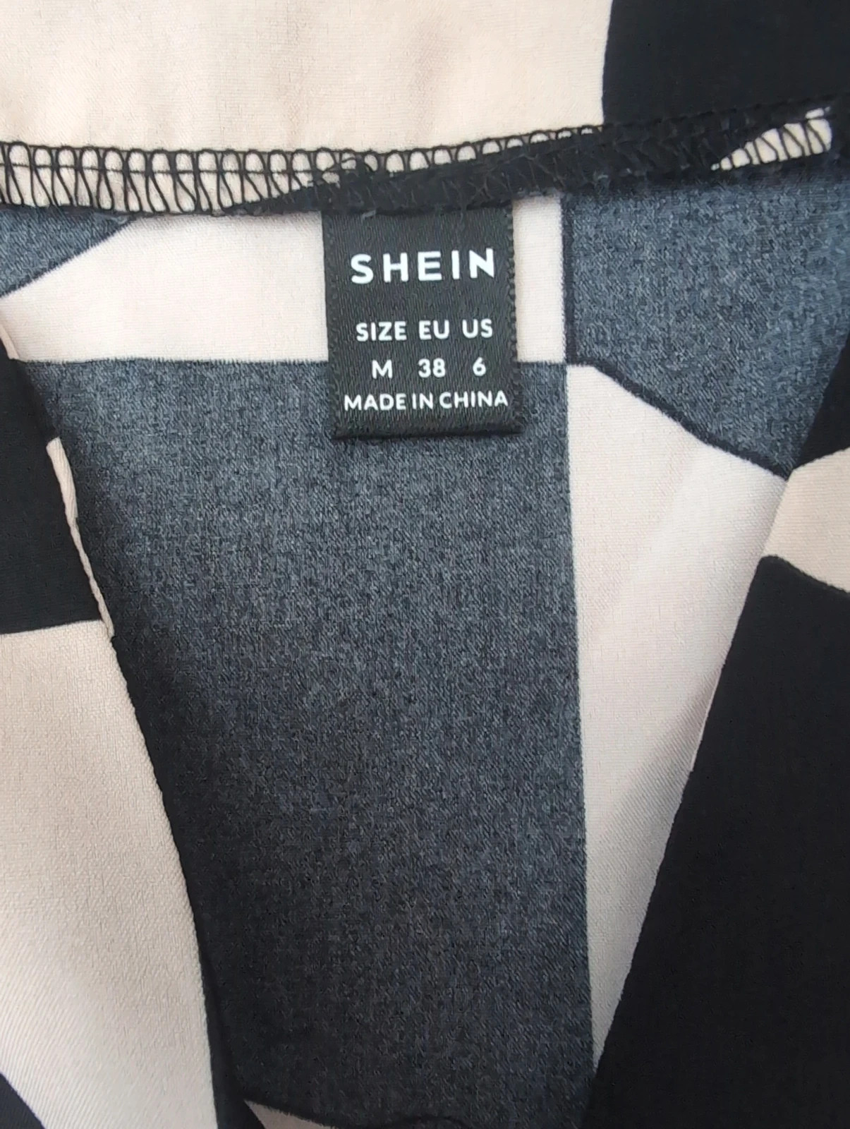 Blouse femme beige noir imprimé graphique – col V – fluide - Taille M casual chic – Shein – taille M / 38 / 10 4