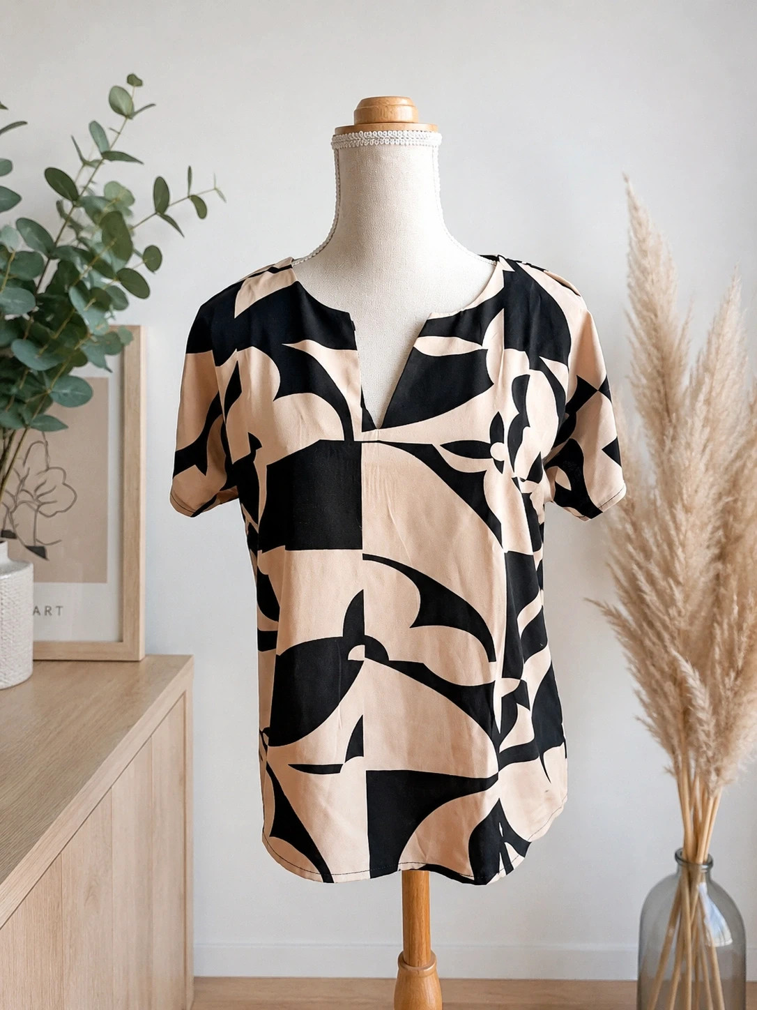 Blouse femme beige noir imprimé graphique – col V – fluide - Taille M casual chic