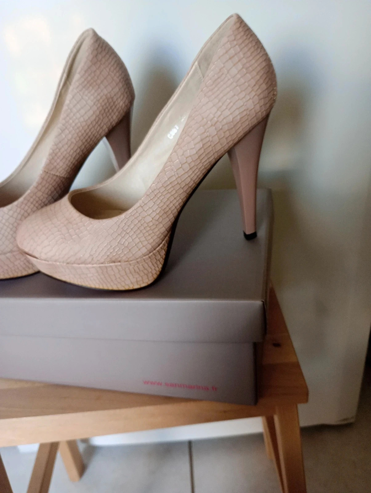 Escarpins Plateforme beige effet python semelles rouges - Parisienne - Pointure 40 Chic et Glamour – Parisienne – taille 40 2