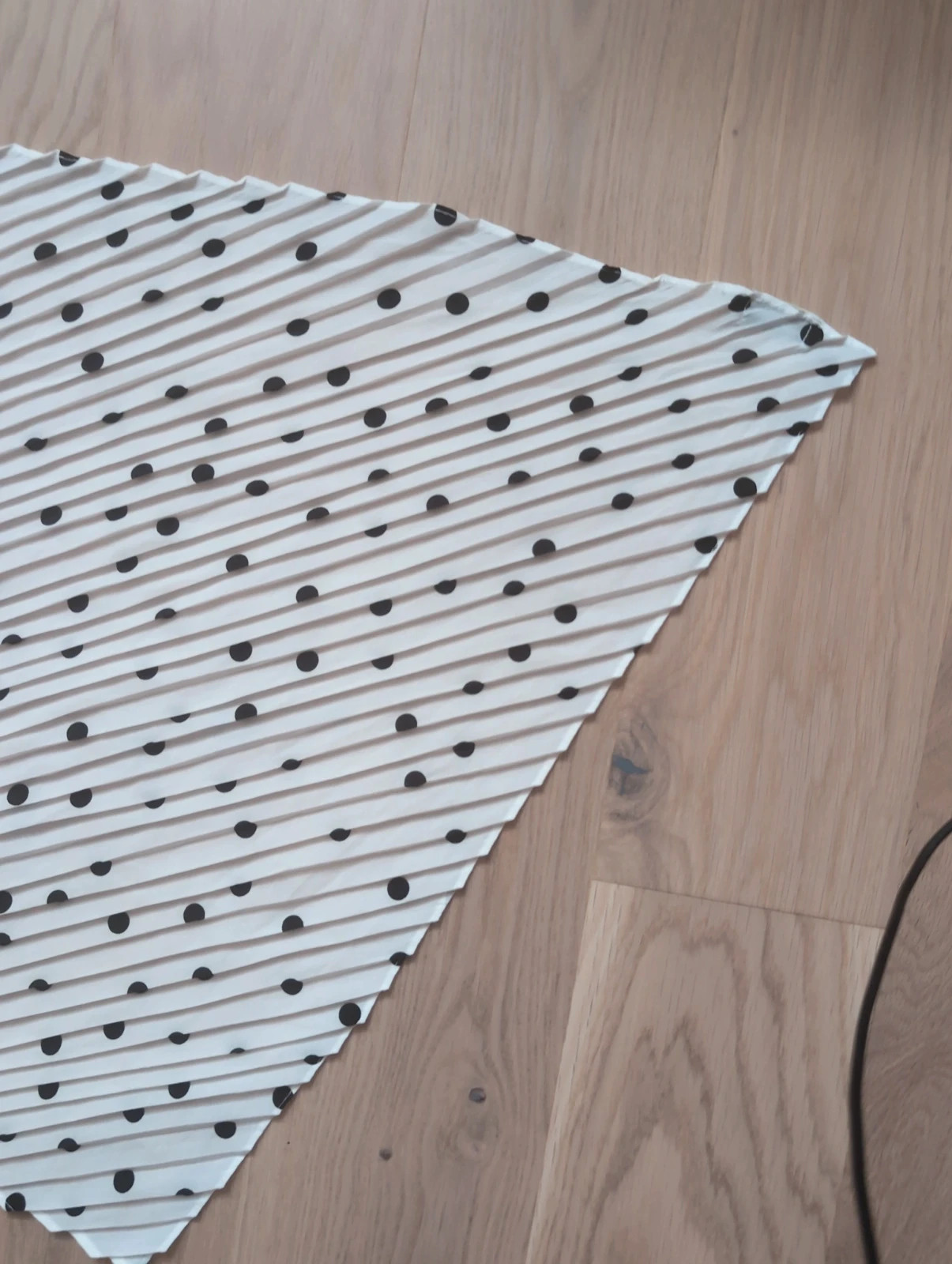 Foulard plissé Pimkie blanc à pois noirs | Chic • Élégant • Tendance • Vintage – Pimkie 3