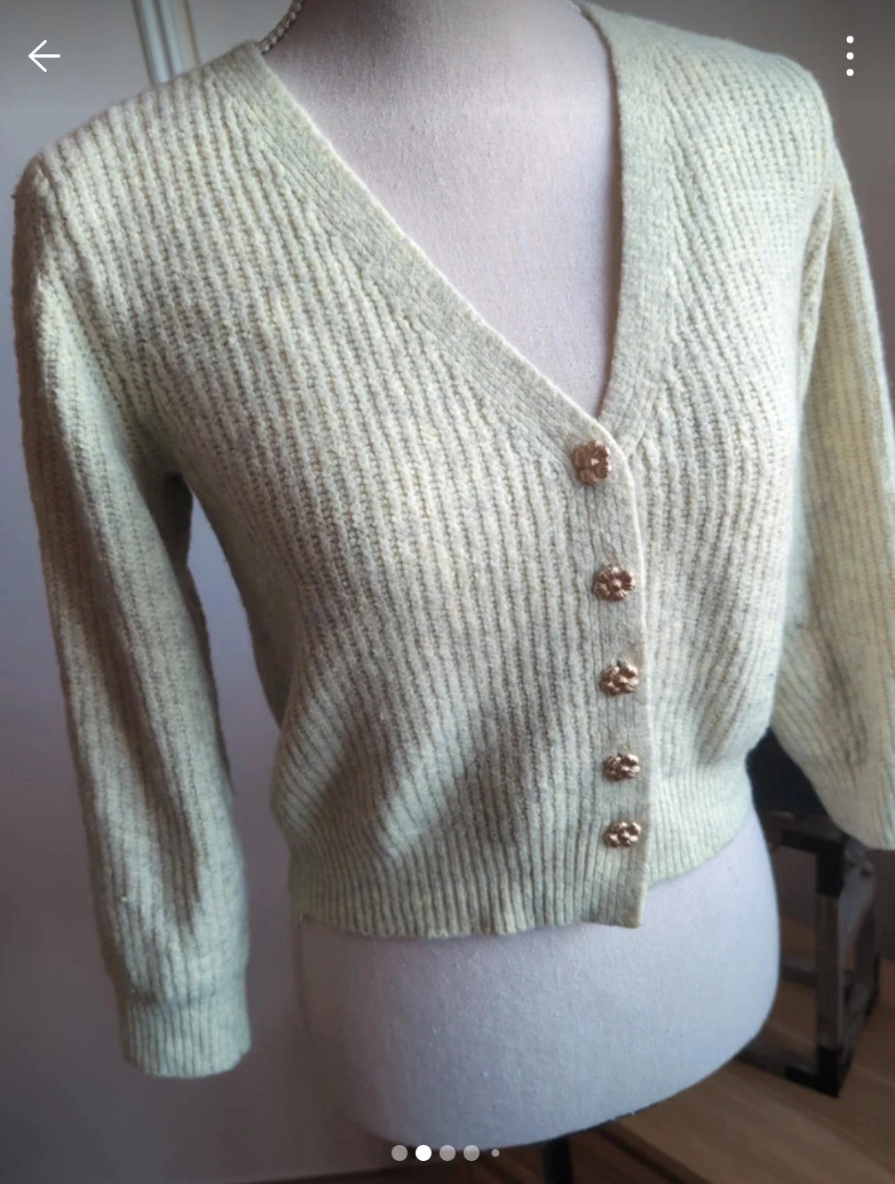 Gilet court jaune pastel Ikoone & Bianka Maille côtelée Boutons bijoux Taille unique style casual – Ikoone&Bianka – taille Taille unique 3