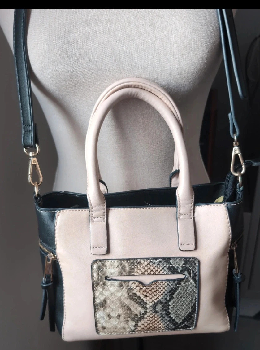 Sac à main San Marina bi-matière noir et rose poudré / effet serpent – San Marina 2