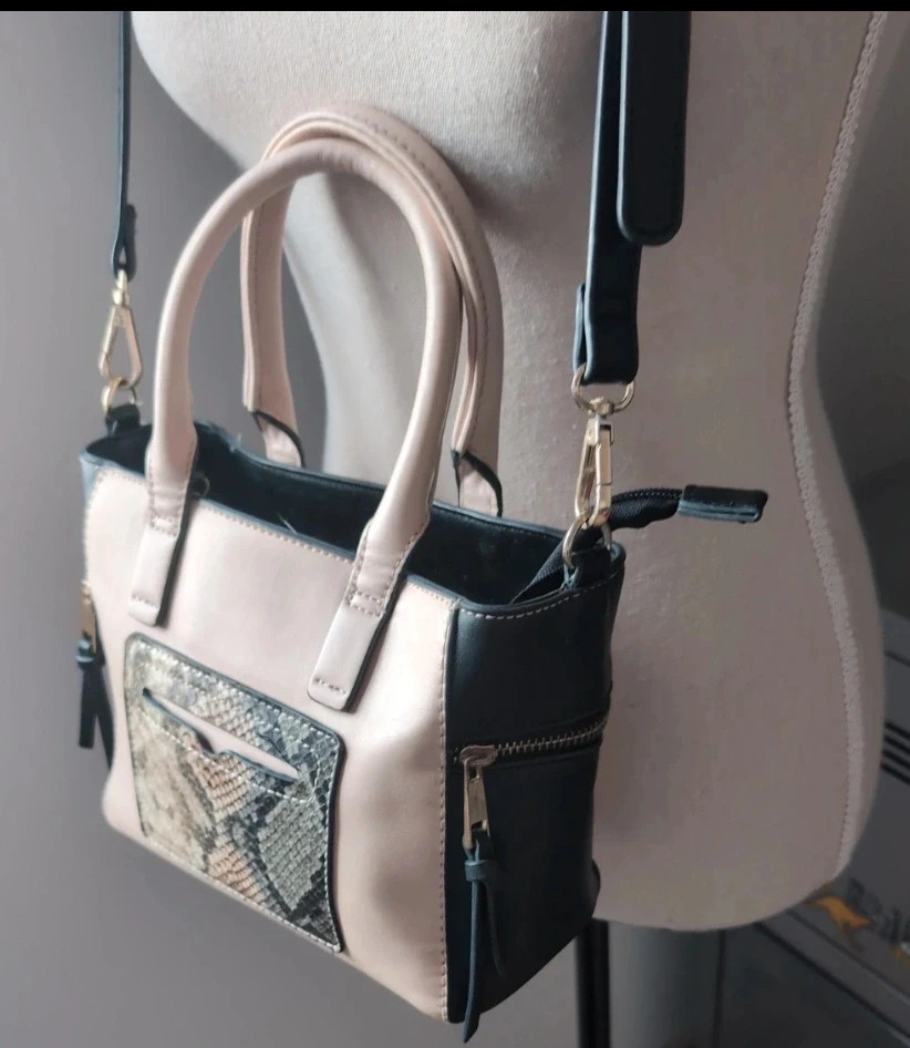 Sac à main San Marina bi-matière noir et rose poudré / effet serpent – San Marina 3
