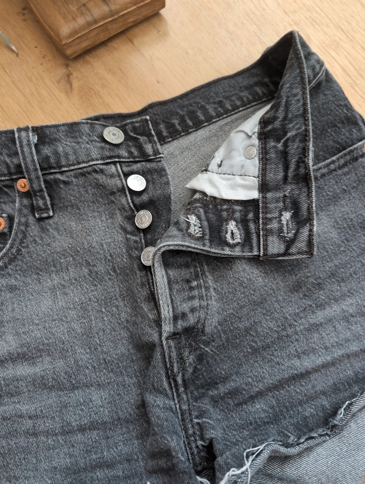 Levi's 501 Original W25 (34) Short en jean noir délavé Taille haute Vintage Cut Off Denim – Levi's – taille XS / 34 / 6 4