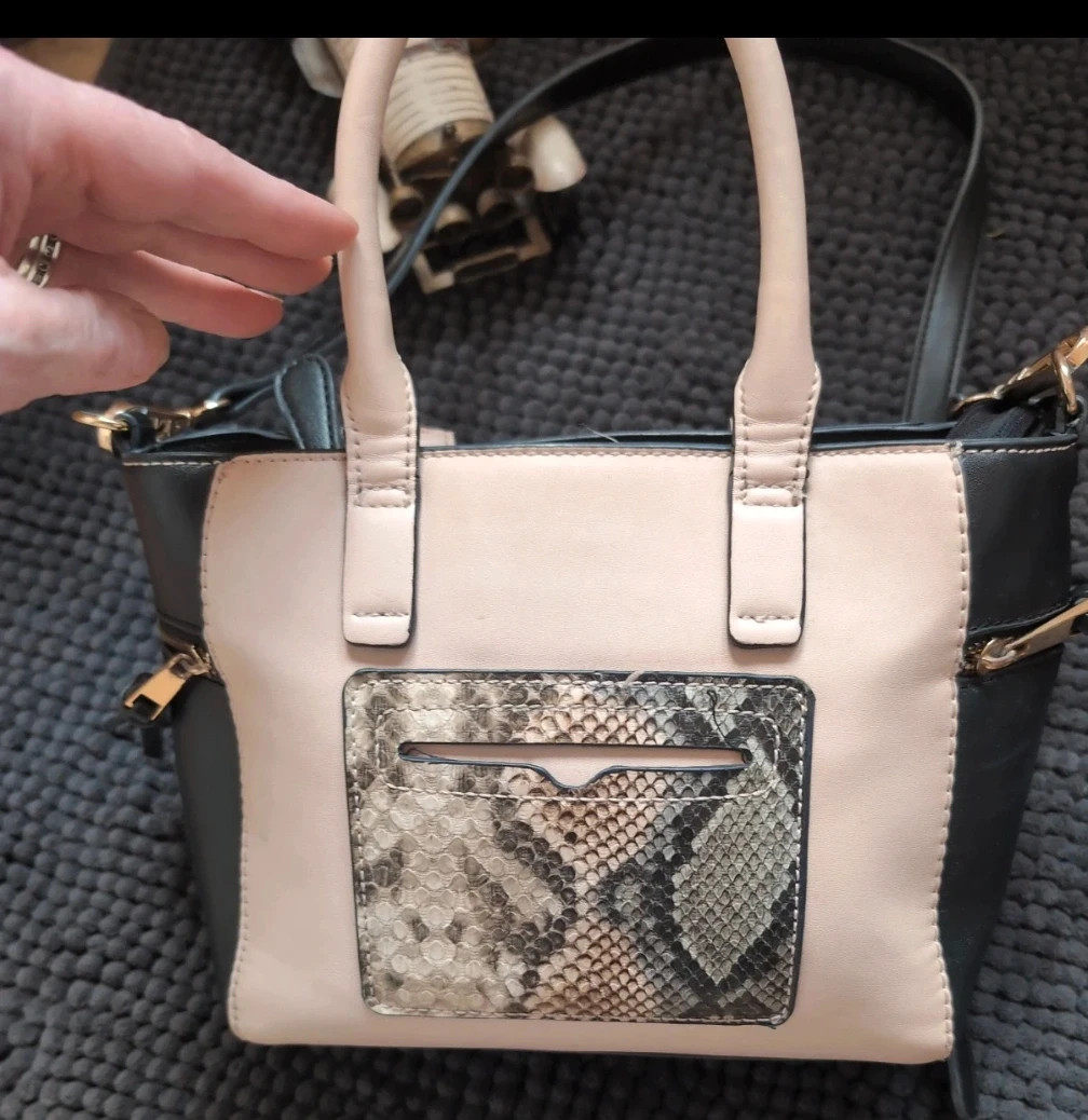 Sac à main San Marina bi-matière noir et rose poudré / effet serpent