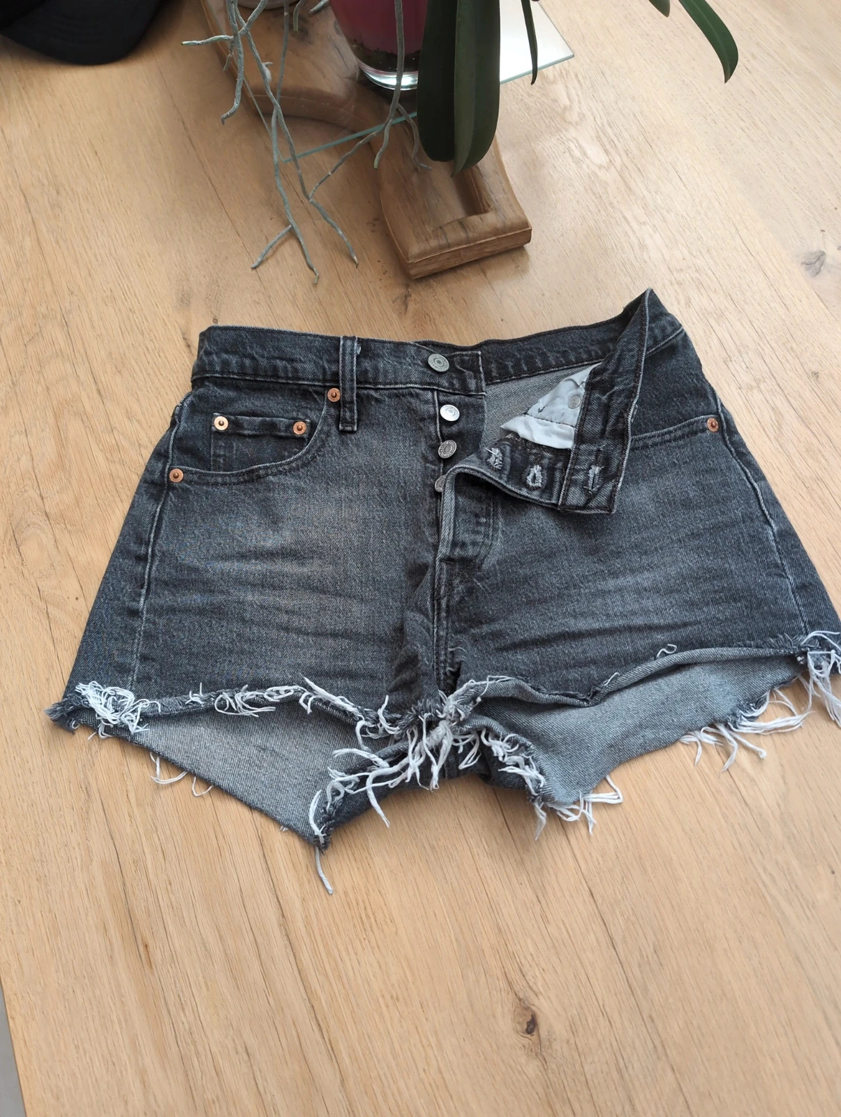 Levi's 501 Original W25 (34) Short en jean noir délavé Taille haute Vintage Cut Off Denim – Levi's – taille XS / 34 / 6 3