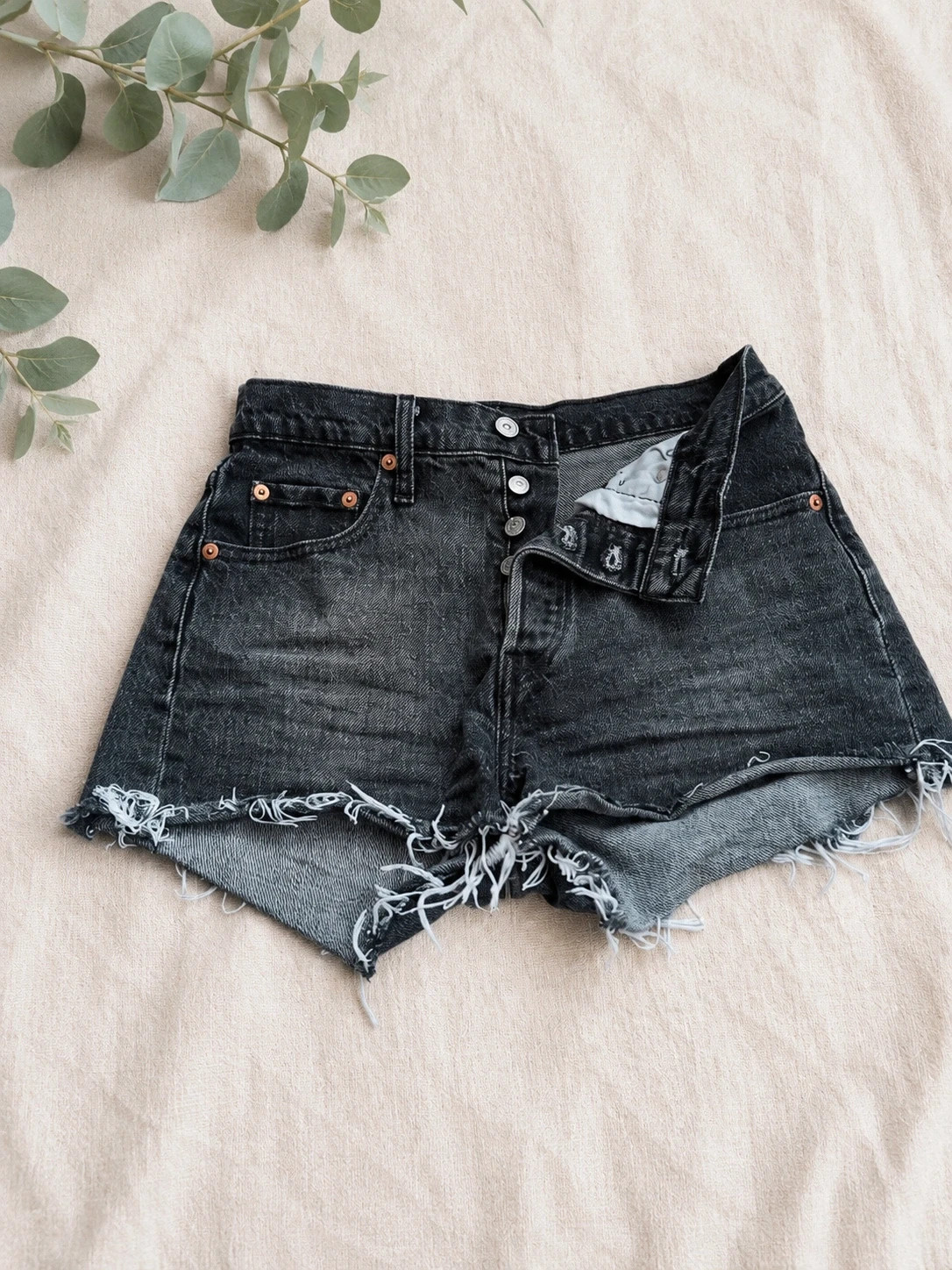 Levi's 501 Original W25 (34) Short en jean noir délavé Taille haute Vintage Cut Off Denim
