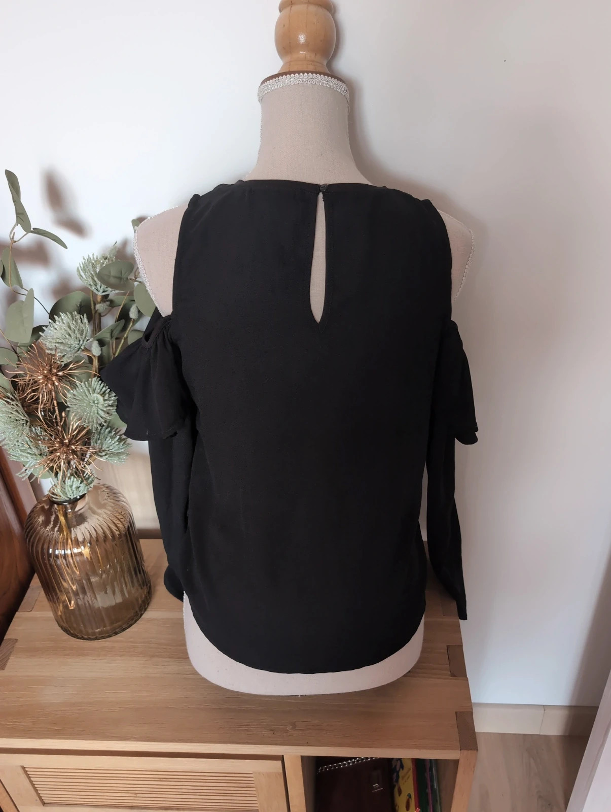 Top noir épaules dénudées avec volants Jennyfer - Taille S canon porté ! – Jennyfer – taille S / 36 / 8 5