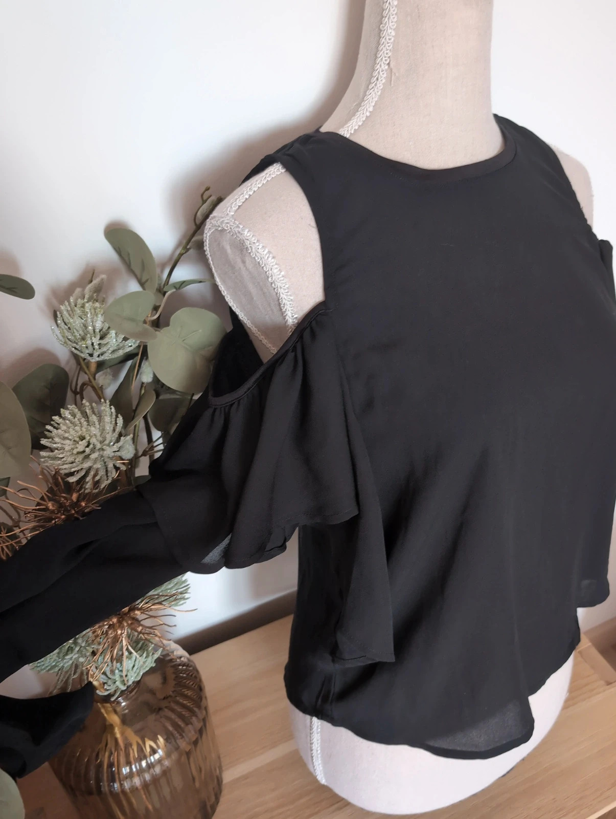 Top noir épaules dénudées avec volants Jennyfer - Taille S canon porté ! – Jennyfer – taille S / 36 / 8 4