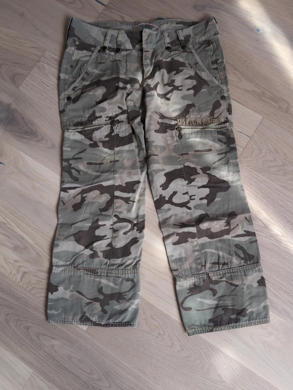 Capri cargo camouflage femme Les petites Bombes T38 – Style Y2K / streetwear – Vintage Dressing – taille M / 38 / 10 2