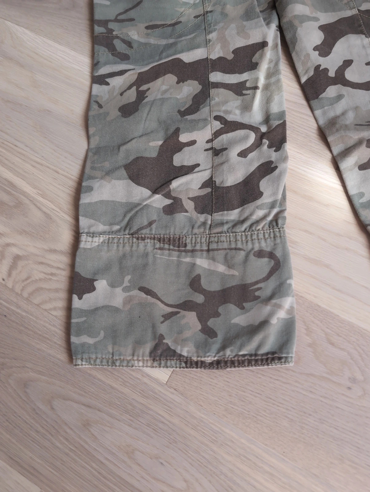Capri cargo camouflage femme Les petites Bombes T38 – Style Y2K / streetwear – Vintage Dressing – taille M / 38 / 10 5