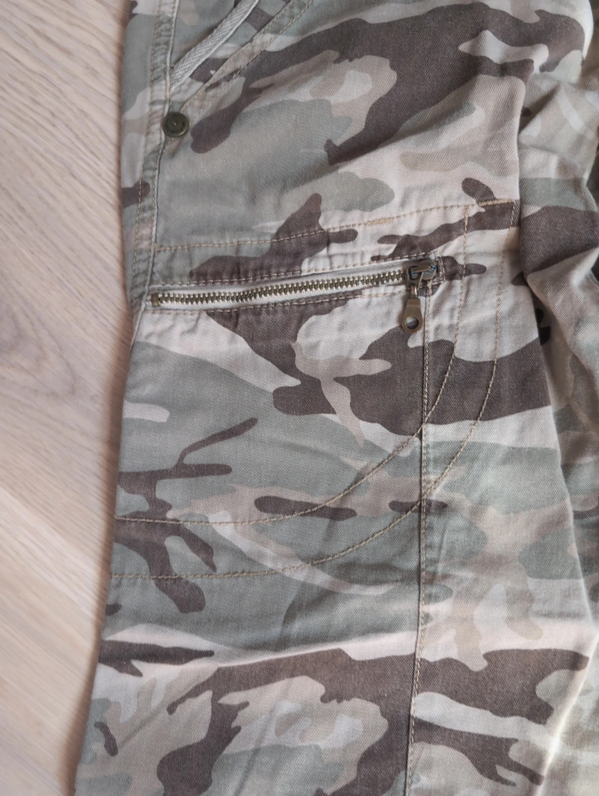 Capri cargo camouflage femme Les petites Bombes T38 – Style Y2K / streetwear – Vintage Dressing – taille M / 38 / 10 4