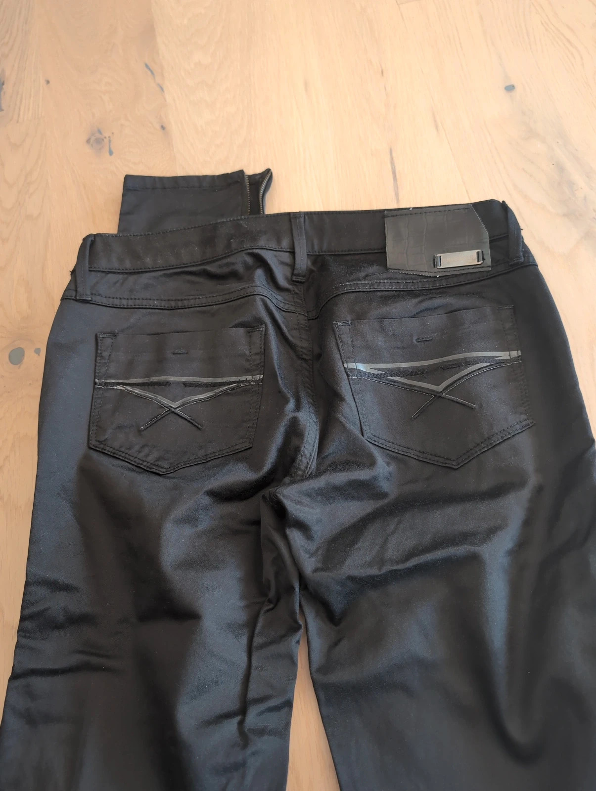 Pantalon skinny noir huilé effet cuir Freesoul T27 – zip chevilles – très bon état – Vintage Dressing – taille M / 38 / 10 4