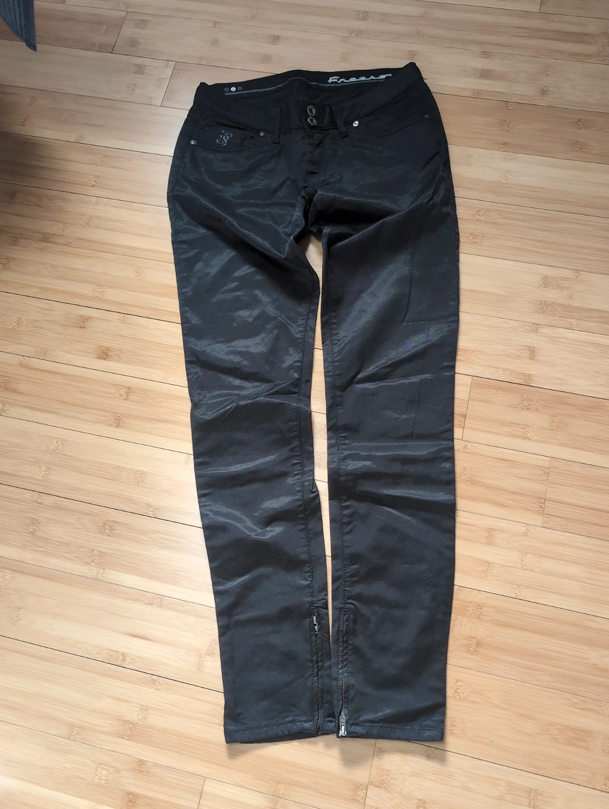 Pantalon skinny noir huilé effet cuir Freesoul T27 – zip chevilles – très bon état – Vintage Dressing – taille M / 38 / 10 2