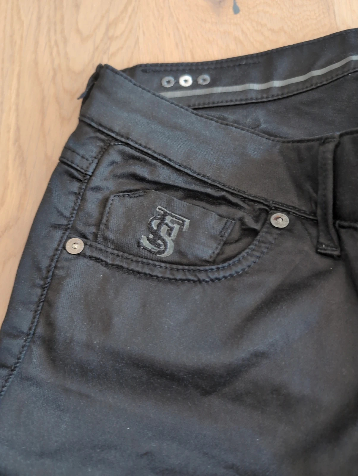 Pantalon skinny noir huilé effet cuir Freesoul T27 – zip chevilles – très bon état – Vintage Dressing – taille M / 38 / 10 5