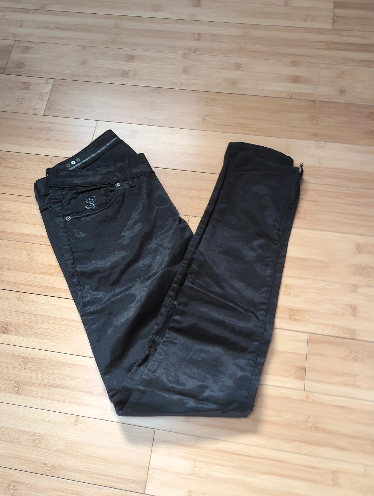 Pantalon skinny noir huilé effet cuir Freesoul T27 – zip chevilles – très bon état