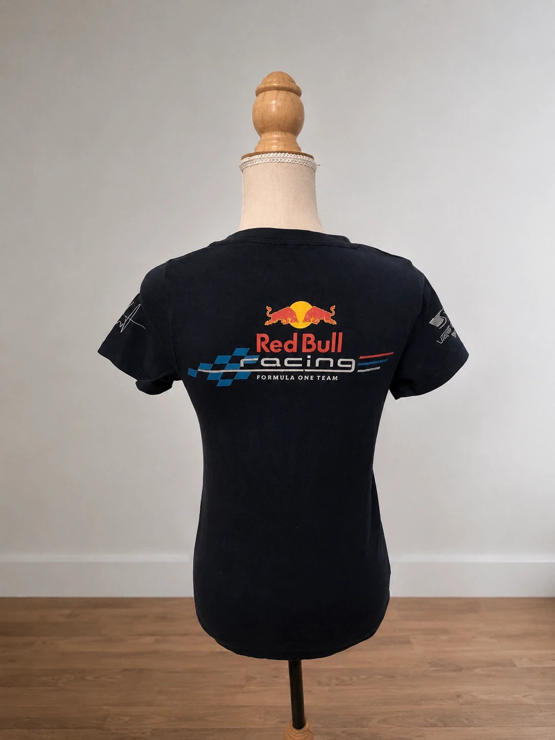 T-shirt Collector Red Bull Racing – Sebastian Vettel Champion du Monde F1 2011 – Red Bull – taille M / 38 / 10 2