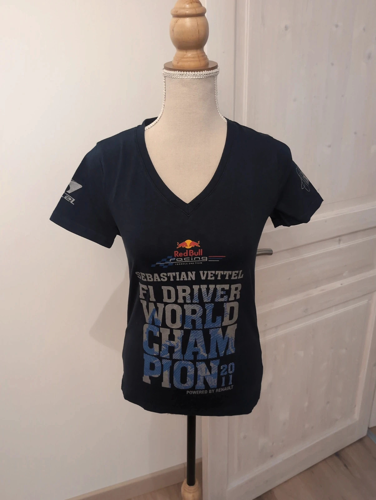 T-shirt Collector Red Bull Racing – Sebastian Vettel Champion du Monde F1 2011 – Red Bull – taille M / 38 / 10 5