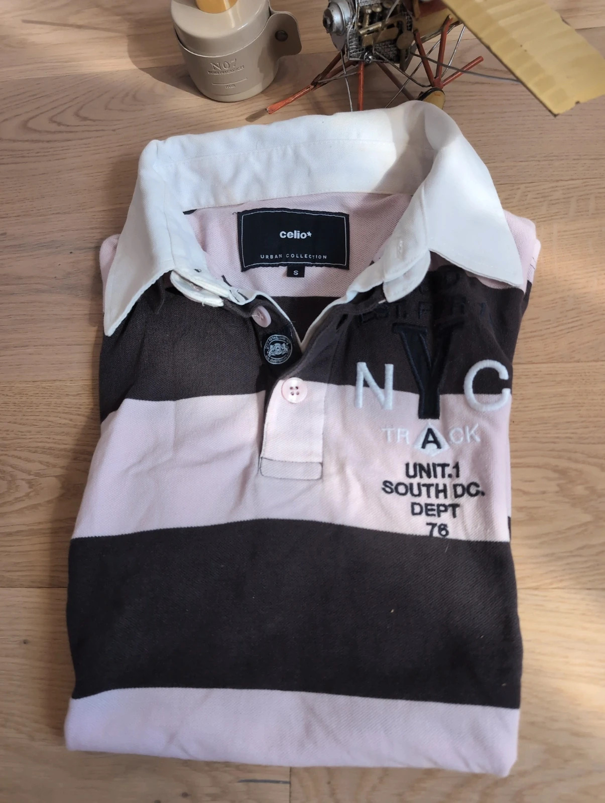 Polo Celio rose pâle & noir – style casual chic – Taille S – très bon état