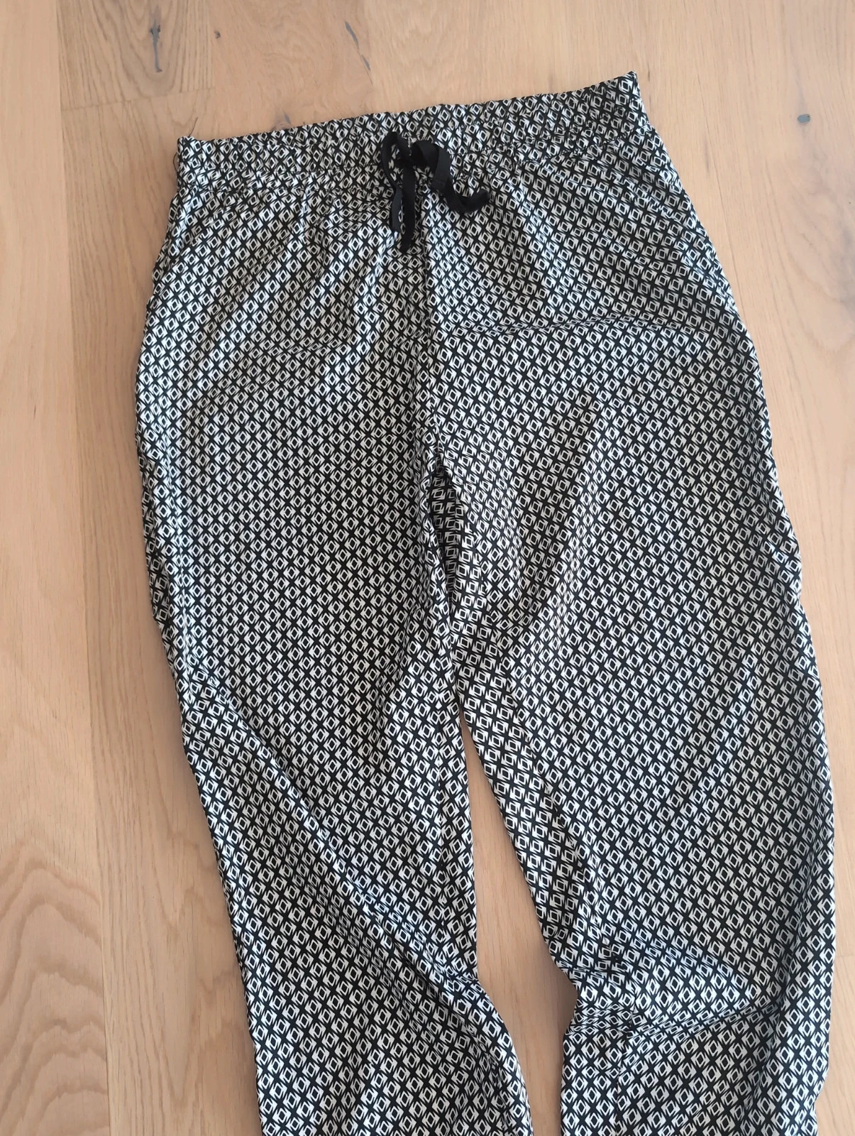 Pantalon fluide noir & blanc ultra tendance Parisienne • Taille M • Effet chic & comfy – Tendance – taille M / 38 / 10 4