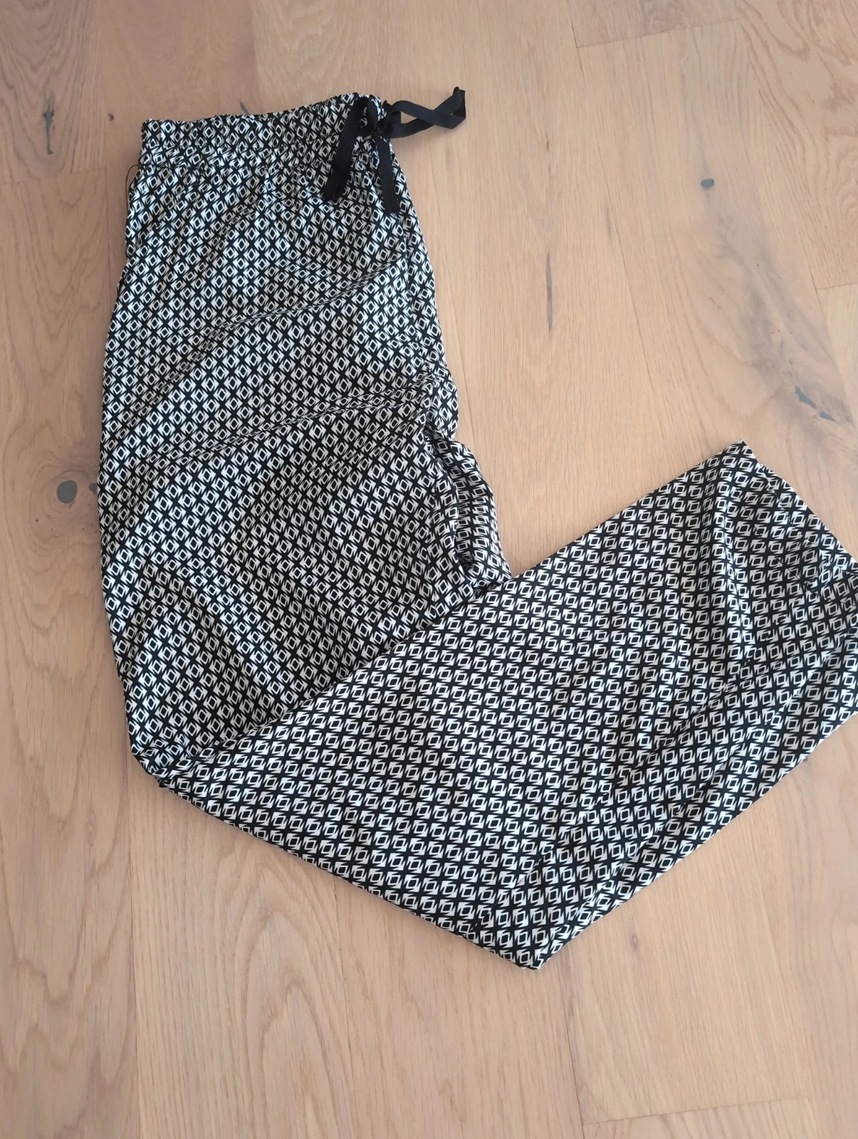 Pantalon fluide noir & blanc ultra tendance Parisienne • Taille M • Effet chic & comfy – Tendance – taille M / 38 / 10 3