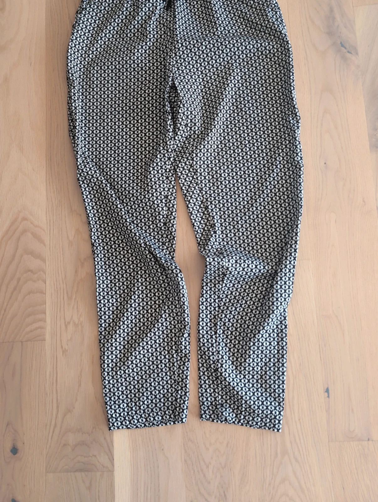 Pantalon fluide noir & blanc ultra tendance Parisienne • Taille M • Effet chic & comfy – Tendance – taille M / 38 / 10 5