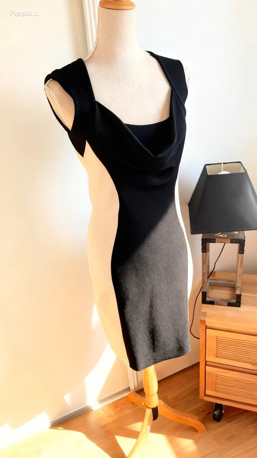 Robe tailleur noir & blanc chic bicolore Parisienne – fabrication française – coupe cintrée élégante