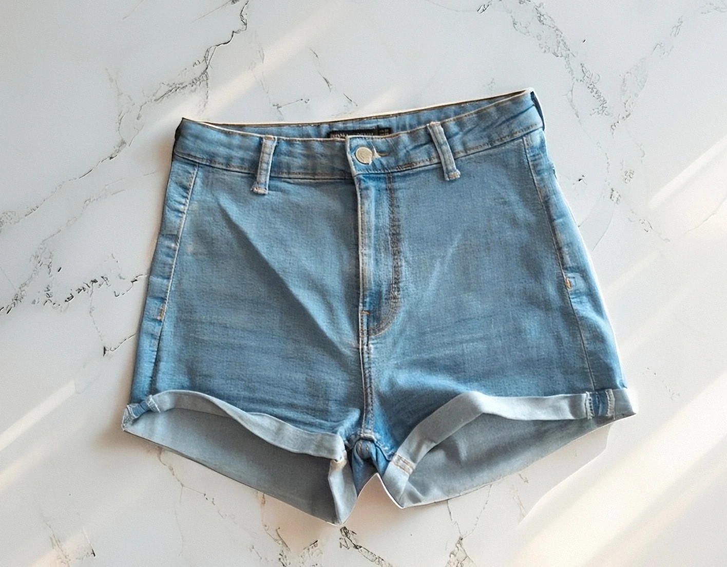 Short en jean bleu clair taille haute Bershka look casual – Taille 36 – Bershka – taille S 3