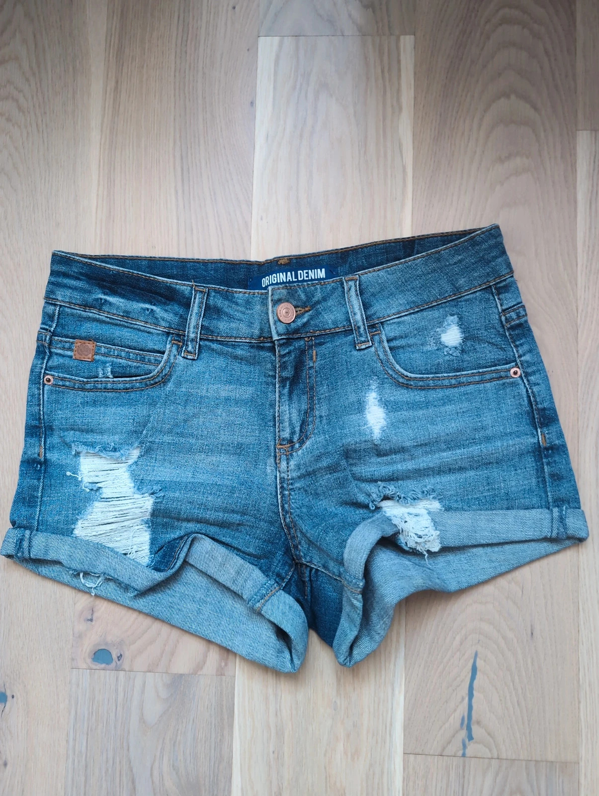 Short en jean tendance Jennyfer – Taille 36 Look casual chic – Jennyfer – taille 36 3