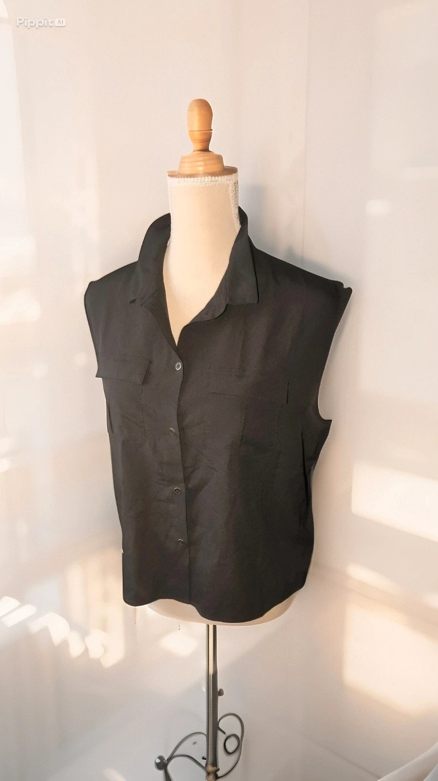 Blouse fluide femme sans manches noire chic et tendance H&M - Taille 38 coupe moderne et Chic – H&M – taille M 2