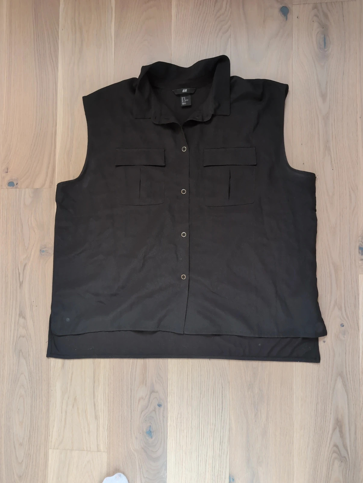 Blouse fluide femme sans manches noire chic et tendance H&M - Taille 38 coupe moderne et Chic – H&M – taille M 3