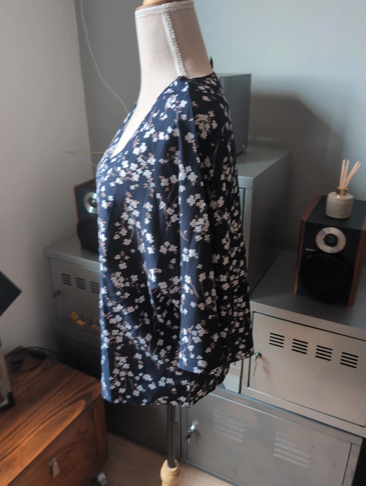 Haut fleuri décolleté en V oversize Emery Rose – Taille 38 Look casual chic – Emery rose – taille M 4
