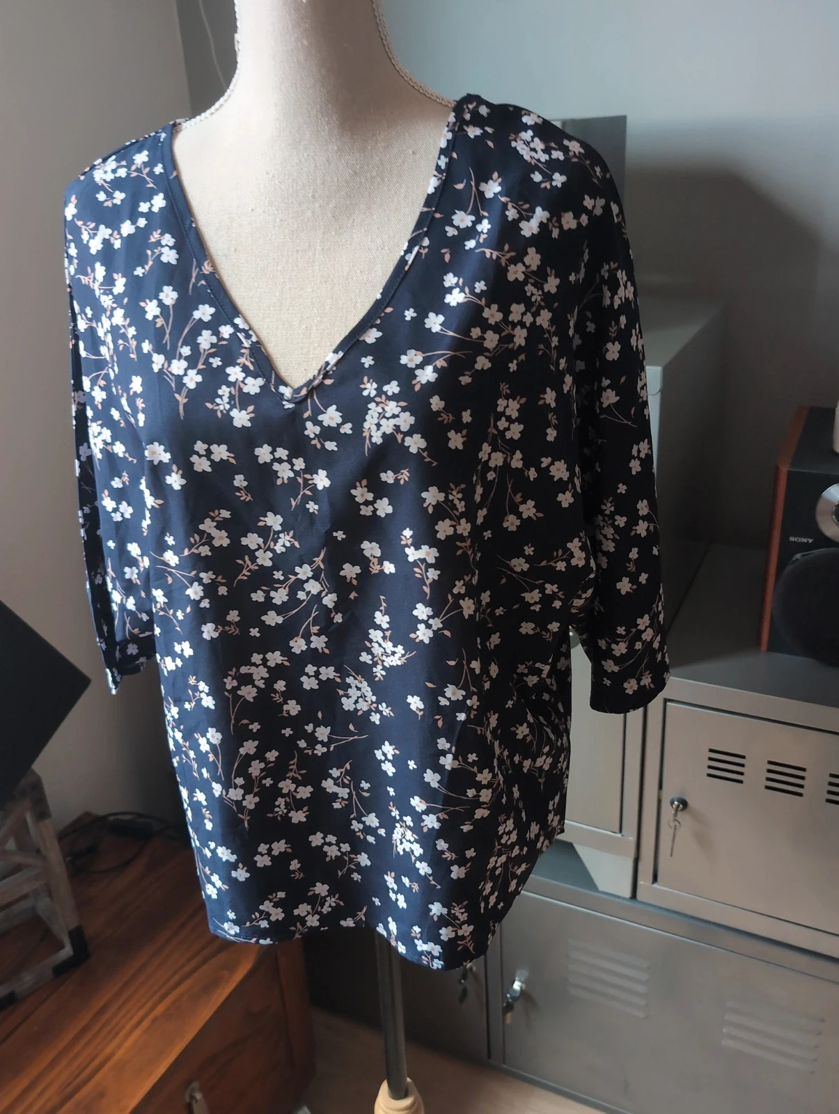 Haut fleuri décolleté en V oversize Emery Rose – Taille 38 Look casual chic – Emery rose – taille M 2
